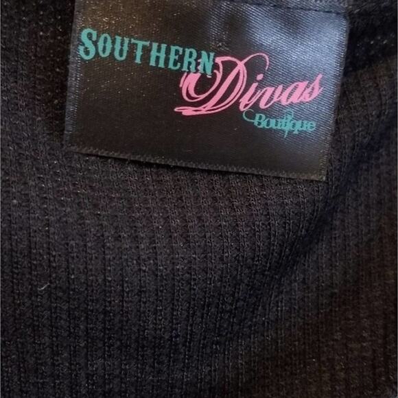 Southern Divas BLACK crocheted lace cold shoulder tunic size medium - Picture 6 of 6